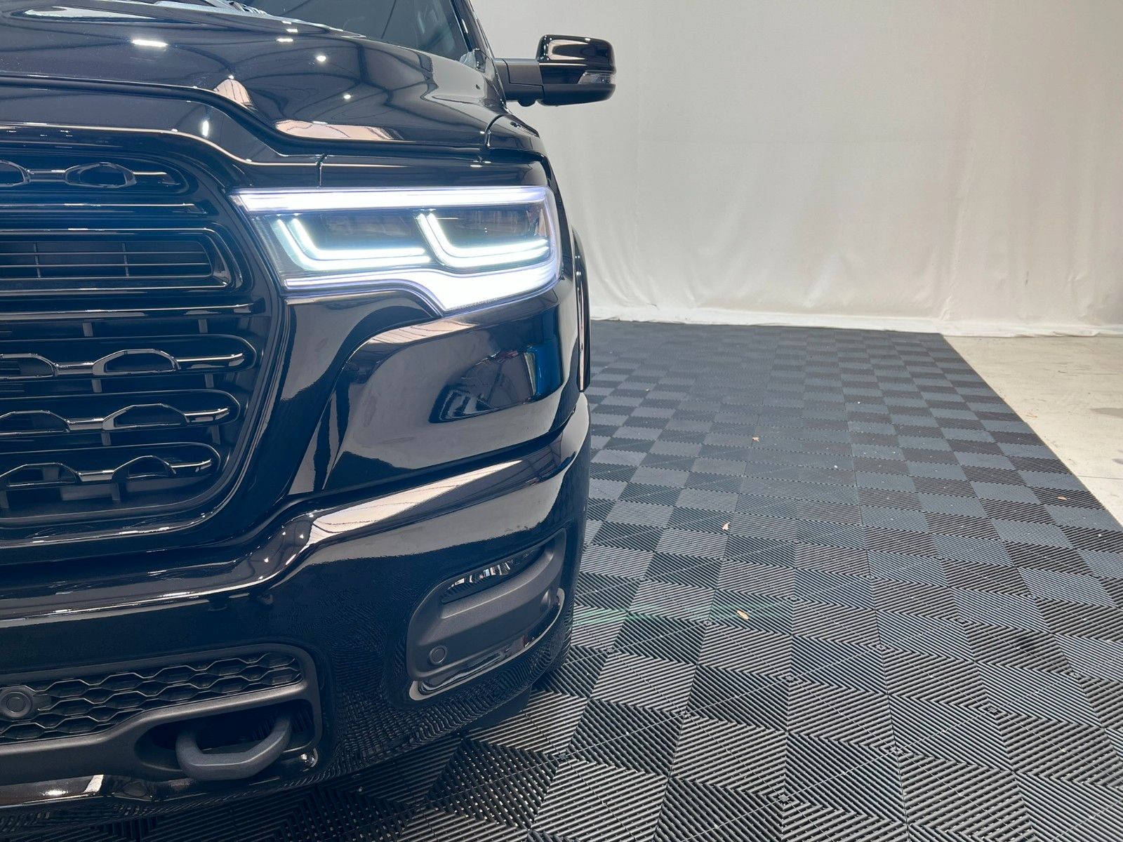 Fahrzeugabbildung Dodge RAM 1500 Limited Night  H/O 3.0L / MFT
