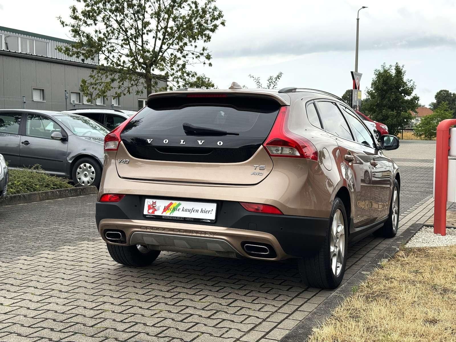 Fahrzeugabbildung Volvo V40 Cross Country T5 AWD/Navi/Xenon/StandHz 1...