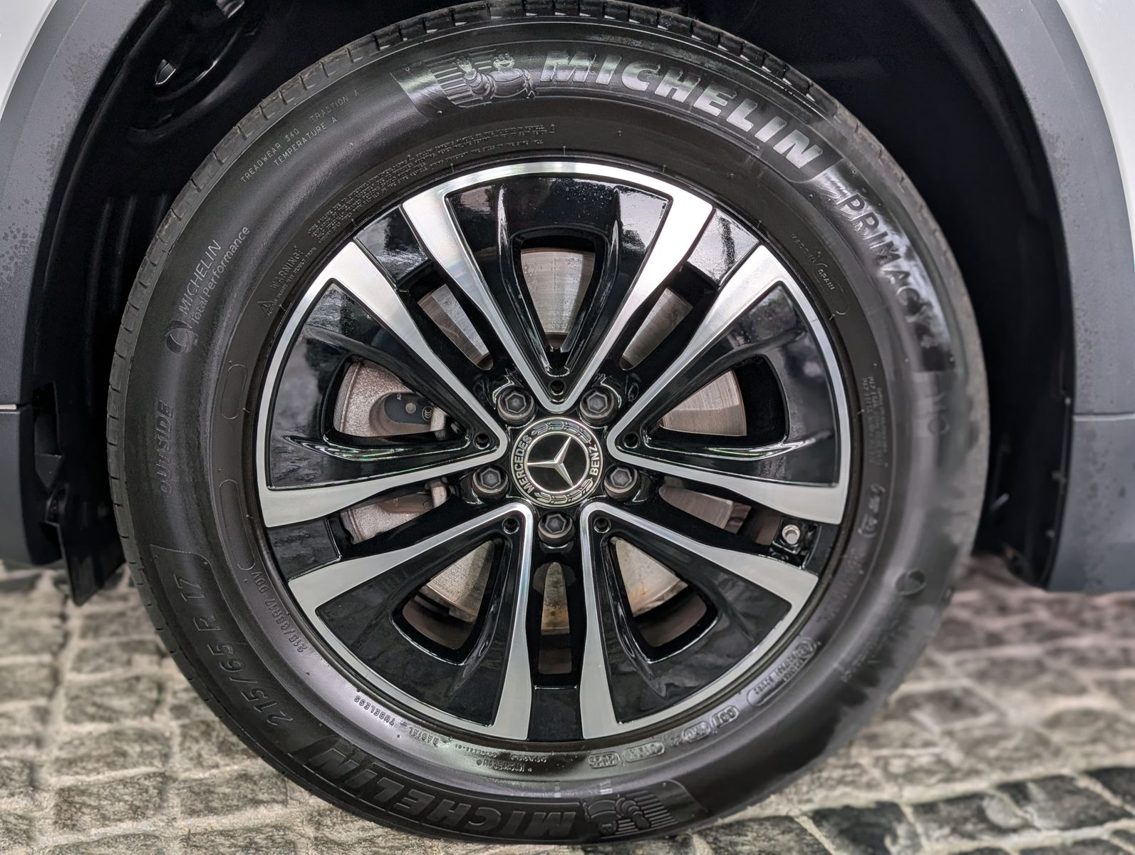 Fahrzeugabbildung Mercedes-Benz GLA 250 e LED LEDER AHK SHZ MFL VIRT KAM WinterP