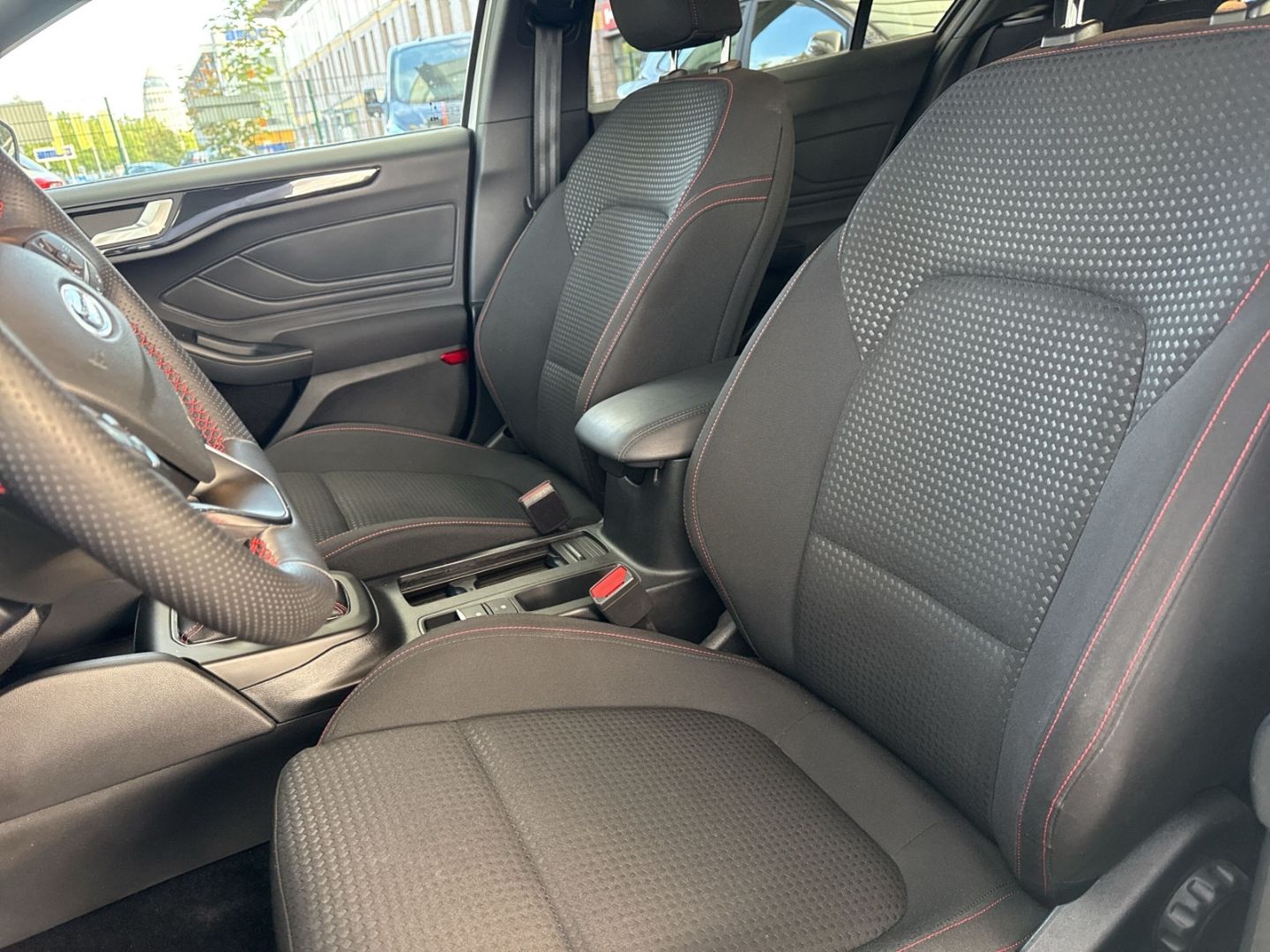 Fahrzeugabbildung Ford Focus ST-Line Kamera Navi DAB ACC TWA Induktion