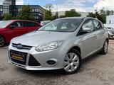 Ford Focus Lim. Trend 1.6/5xTürer/1.HAND/ - Ford Focus mit Benzin-Antrieb: Limousine, 1.6