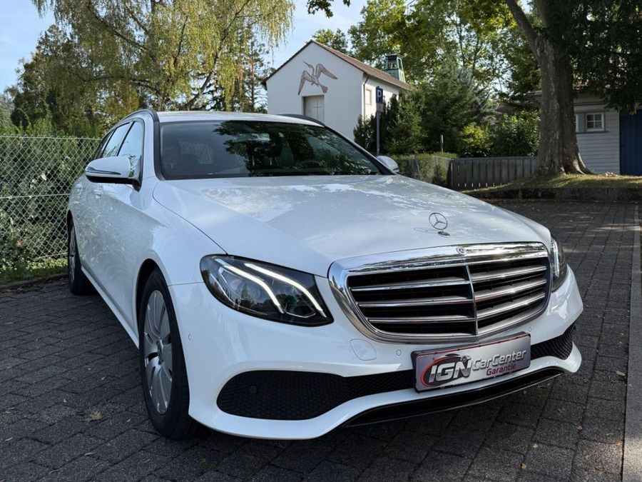 Mercedes E 220 - 1