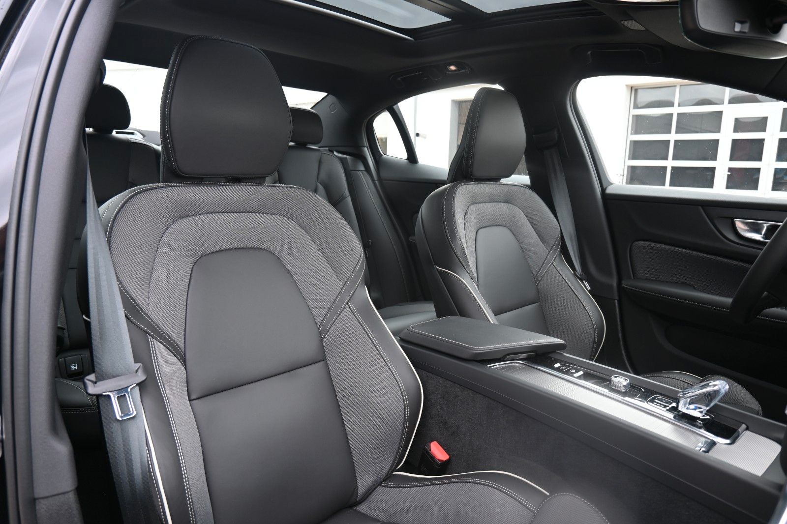 Fahrzeugabbildung Volvo S60 B4 Benzin Plus Dark'STHZG*360°*PANO*