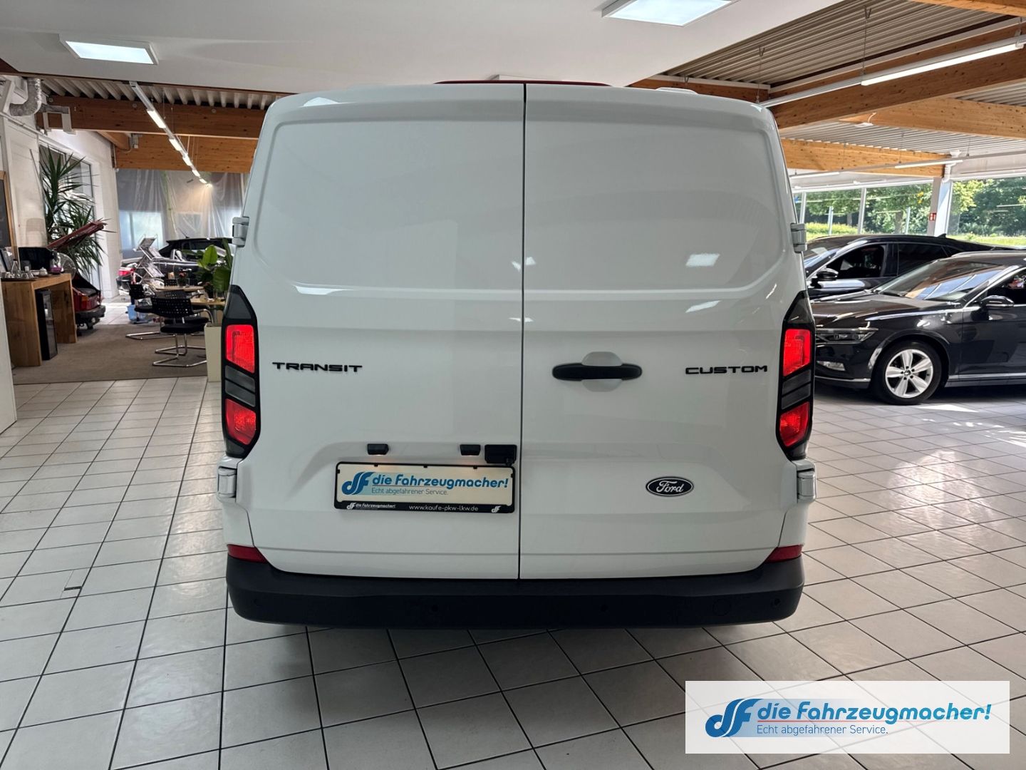 Fahrzeugabbildung Ford Transit Custom Kasten 320 L2 Trend FWD Navi LED