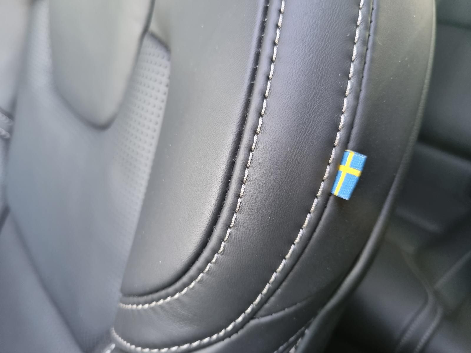 Fahrzeugabbildung Volvo XC60 T8 Ultra Black Ed. 'Massage, Luftfahrwerk'