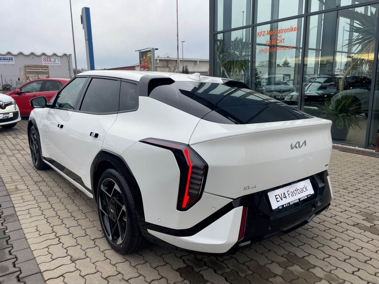 Fahrzeugabbildung Kia EV4 Fastback Kamera Schiebedach Sitzbelüftung
