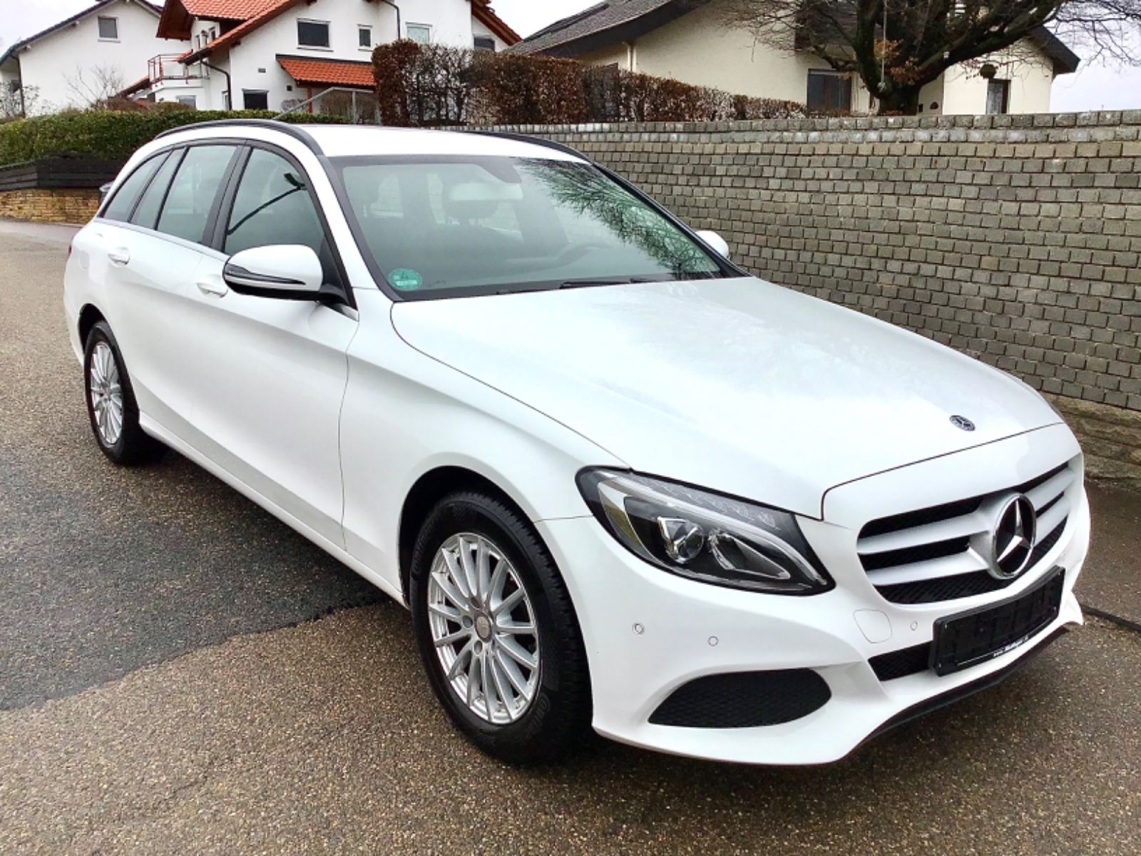 MERCEDES-BENZ C 180 T CGI 9G-TR. MULTI BEAM/NAVI/PDC/AHK/SHZ !