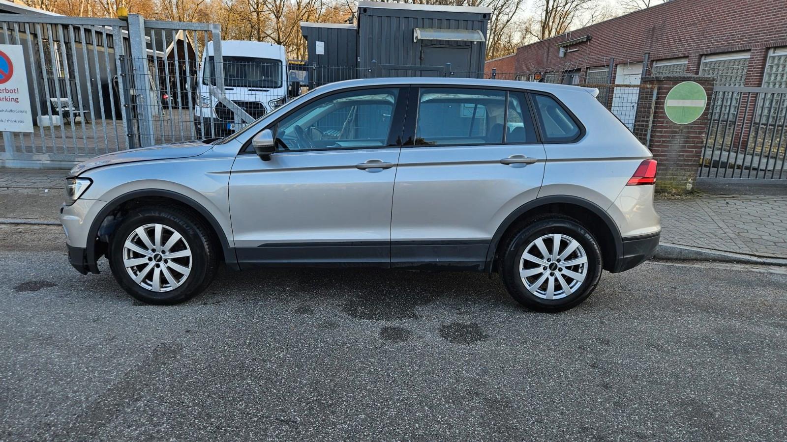 Volkswagen Tiguan 2,0TDI LED AIRBAG OK Motor läuft