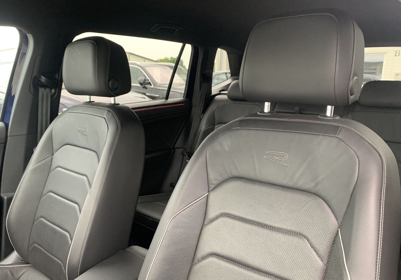 Fahrzeugabbildung Volkswagen Tiguan Allspace 2.0 TDI*R-Line*4Motion*AHK*Leder