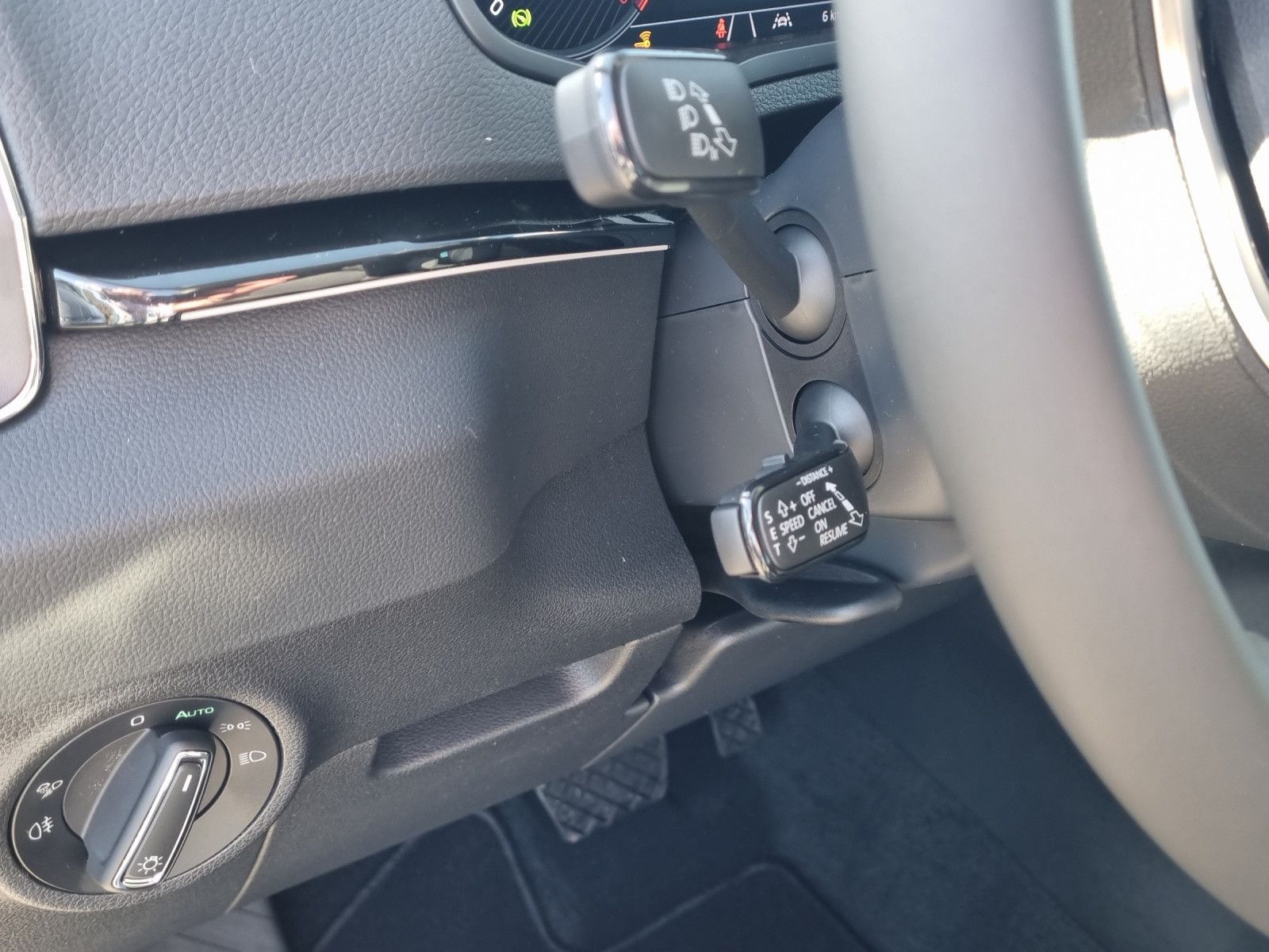 Fahrzeugabbildung SKODA Karoq Balance 1,5TSI Garantie +3 Fahrassi