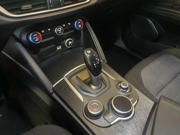 Alfa-Romeo Stelvio - 9