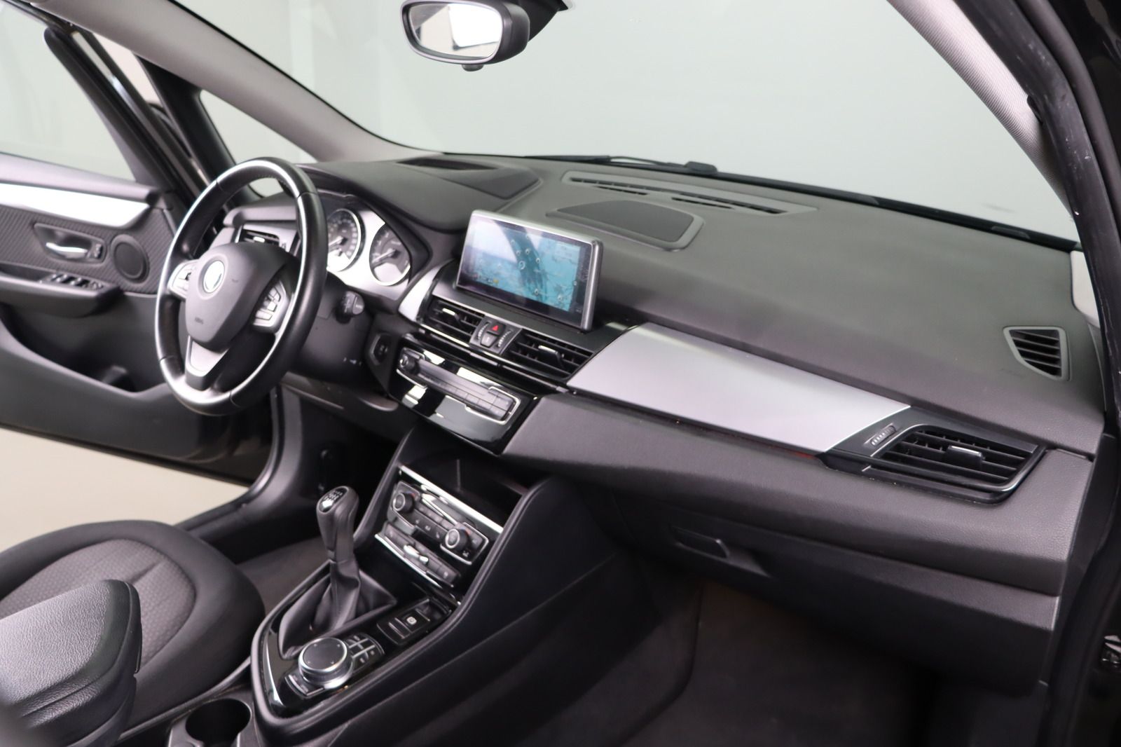 Fahrzeugabbildung BMW 218 i Active Tourer LED * HUD * RFK * Pano *