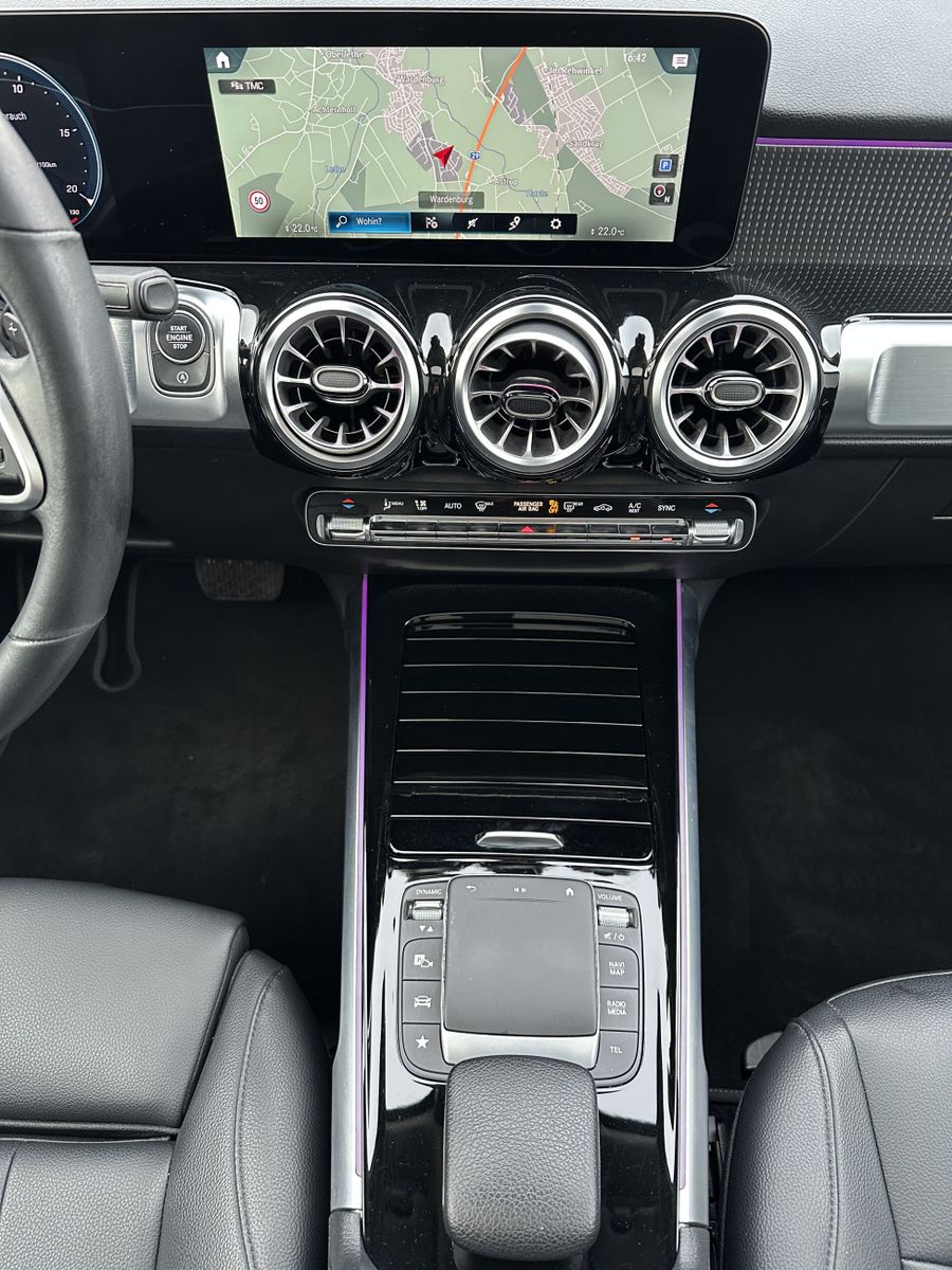 Fahrzeugabbildung Mercedes-Benz GLB 220d 4Matic AMG-Line NAV+LED+PANO+18ZO+360°