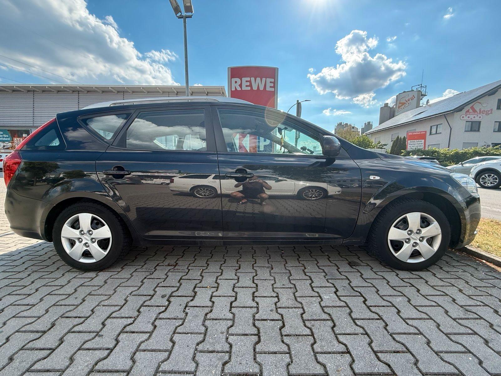 Kia cee'd 2011 — вигляд ззаду