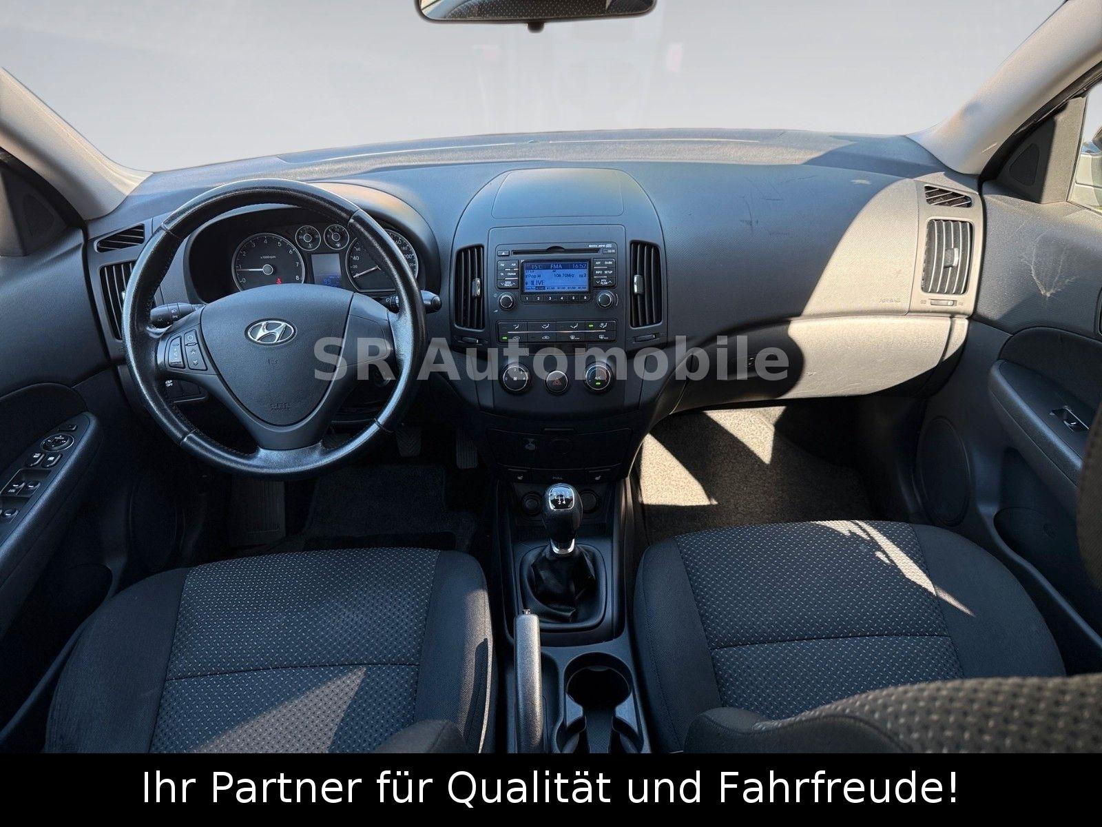 Hyundai i30 2011 — photo 10