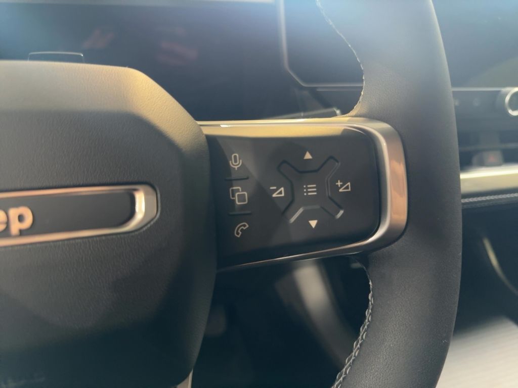 Fahrzeugabbildung Jeep Compass First Edition, LHZ, 360 Grad, Panodach