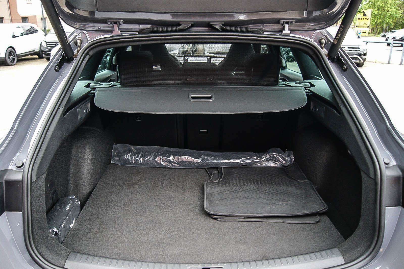 Fahrzeugabbildung CUPRA Leon Sportstourer e-Hybrid PANORAMA CARPLAY ACC