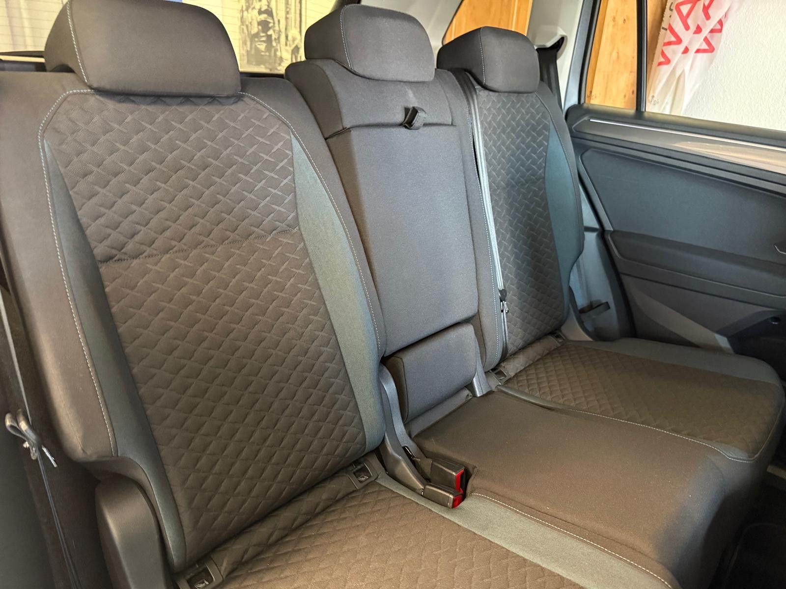 Fahrzeugabbildung Volkswagen Tiguan Allspace IQ.DRIVE/1. Hand / Navi /Digital