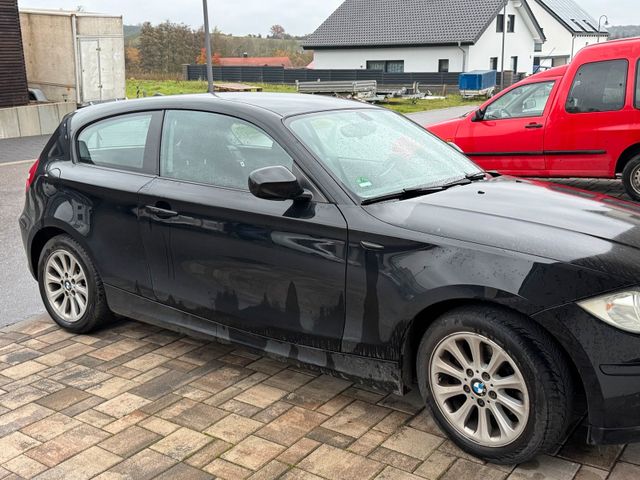 BMW 1. Benzin BJ 2010