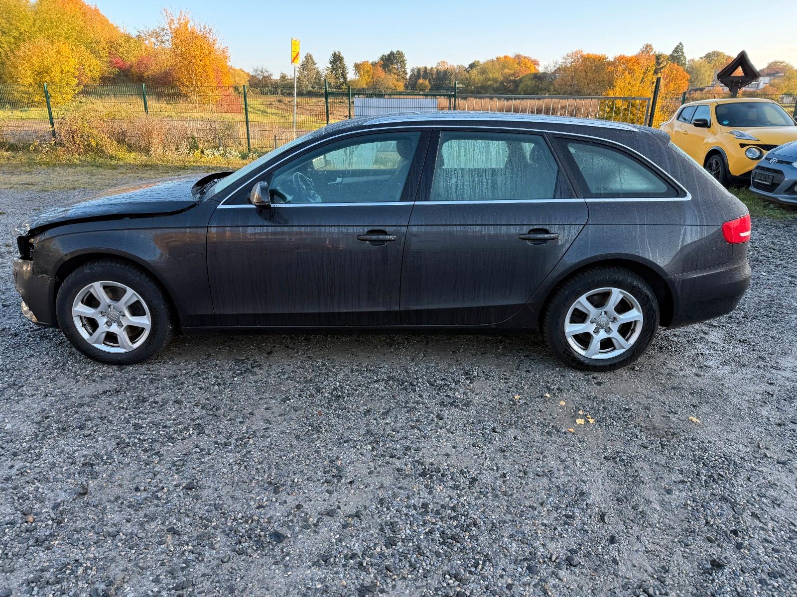 Audi A4 2010 — салон