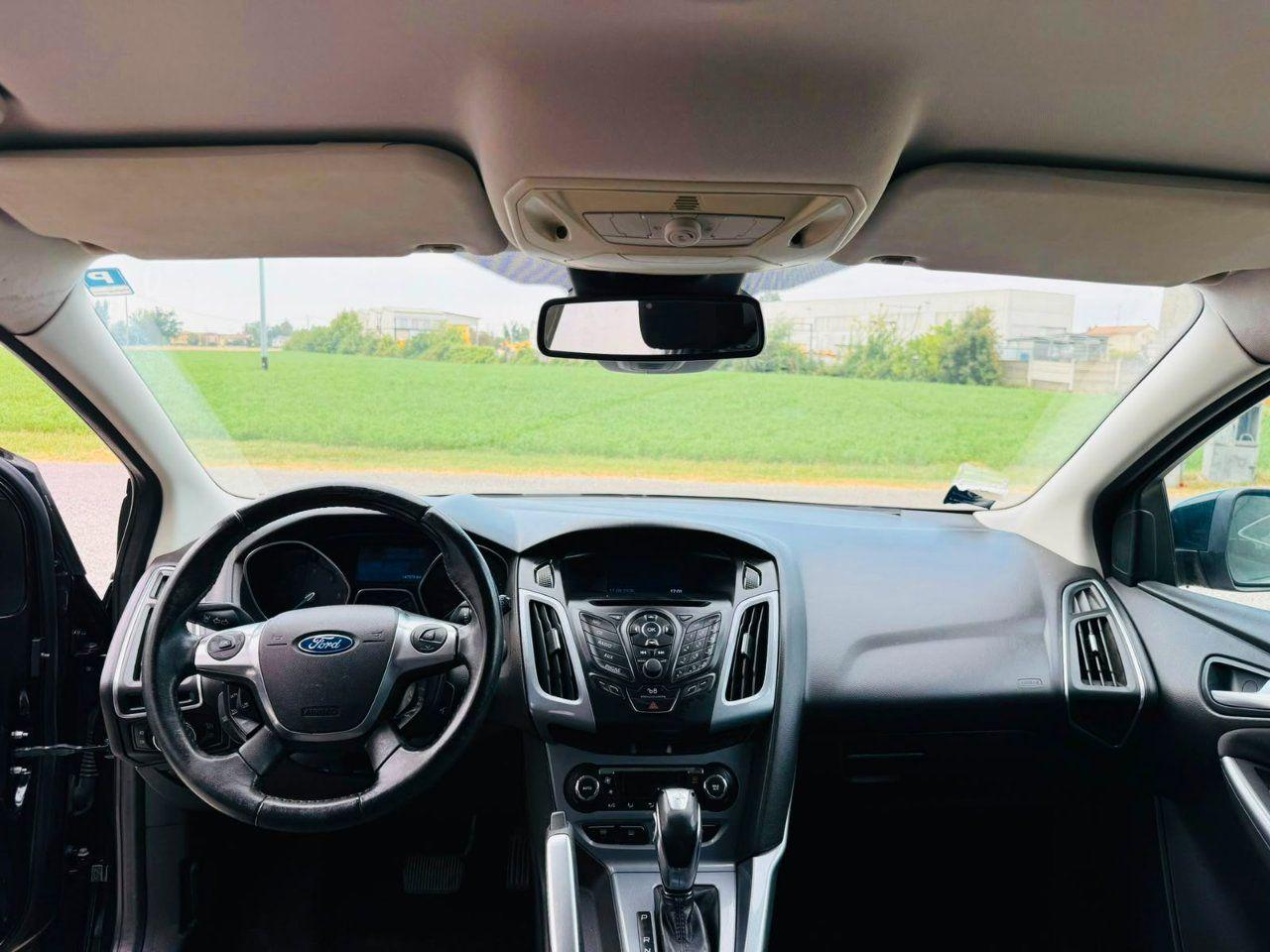 Ford Focus 2011 — photo 8