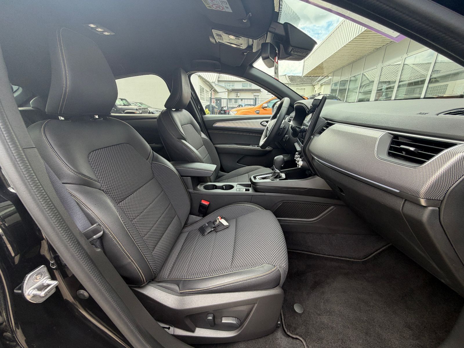 Fahrzeugabbildung Renault Arkana Techno/KAMERA/AMBIENTE/KAMERA/LEDER/ACC
