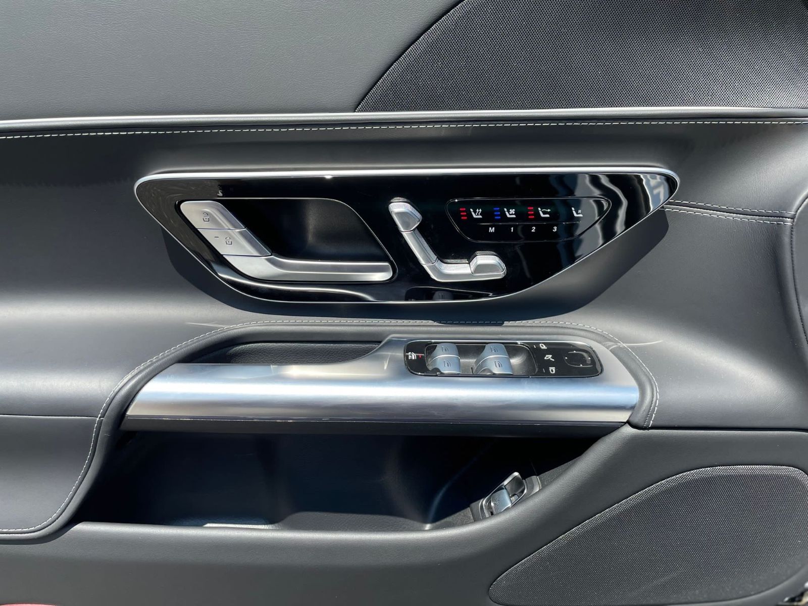 Fahrzeugabbildung Mercedes-Benz SL 63 AMG 4MATIC+ Head-Up 21" Lift Massage 360°