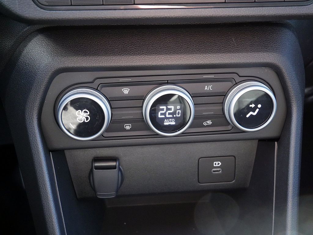 Fahrzeugabbildung Dacia Sandero Stepway Expression TCe 90 CVT Automatik