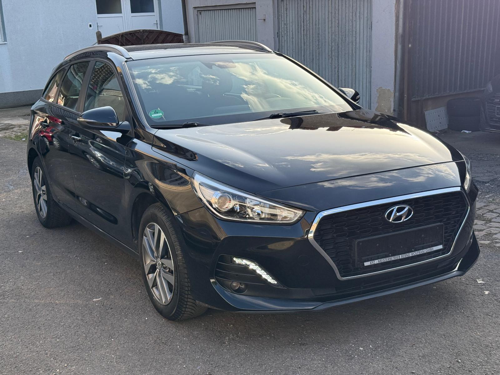 Hyundai i30 cw 1.6 CRDi Trend *Navi/CarPlay/Kamera/AHK*