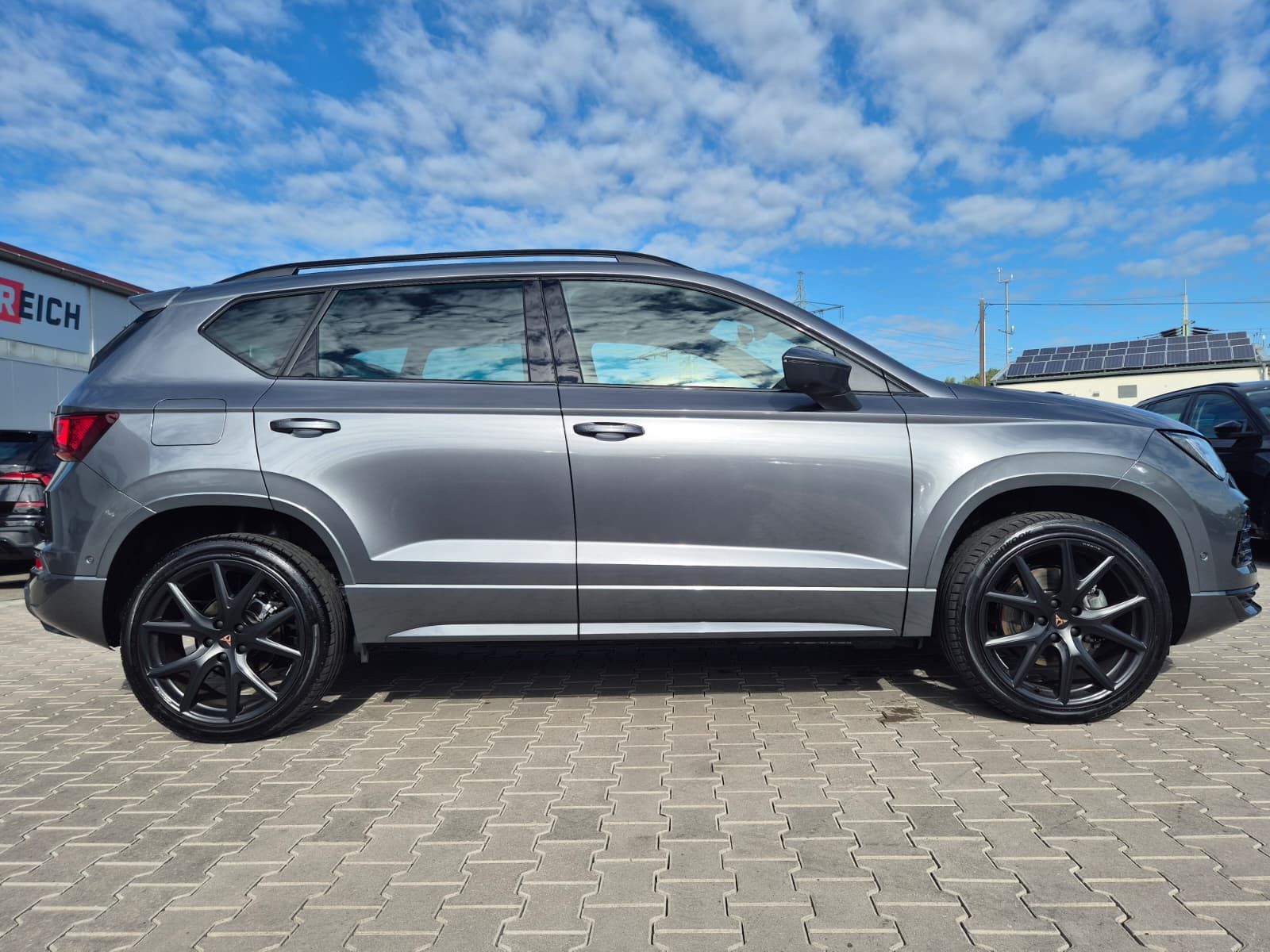 Fahrzeugabbildung CUPRA Ateca 1.5 TSI DSG PANO*DINAMICA*ACC*KAM*AHK*19"