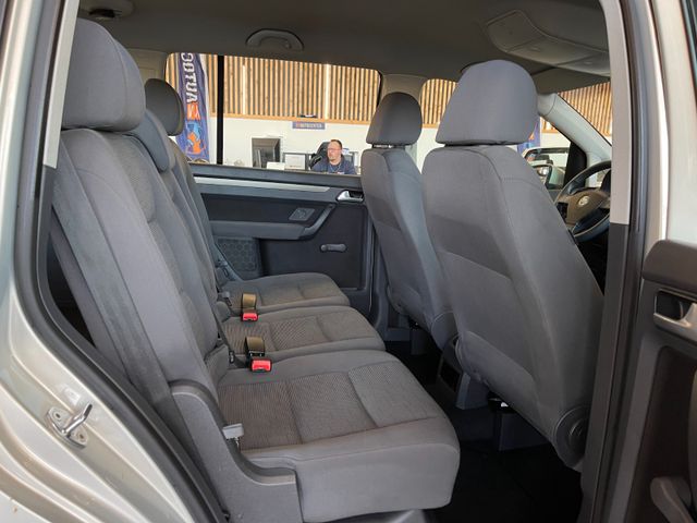 Volkswagen Touran Conceptline *KLIMA*TEMPOMAT*SZHZ*