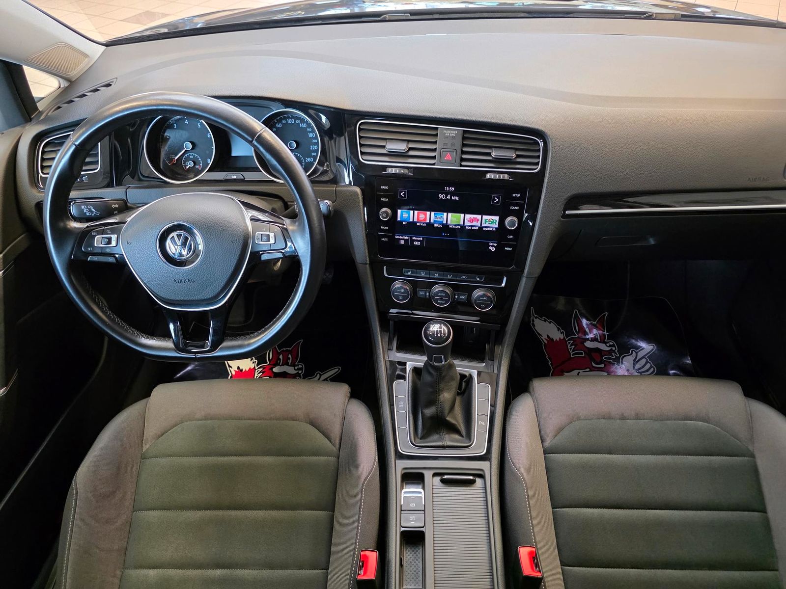 Fahrzeugabbildung Volkswagen Golf Variant 1.5 TSI Highline/LED/Shz/ACC/Ahk