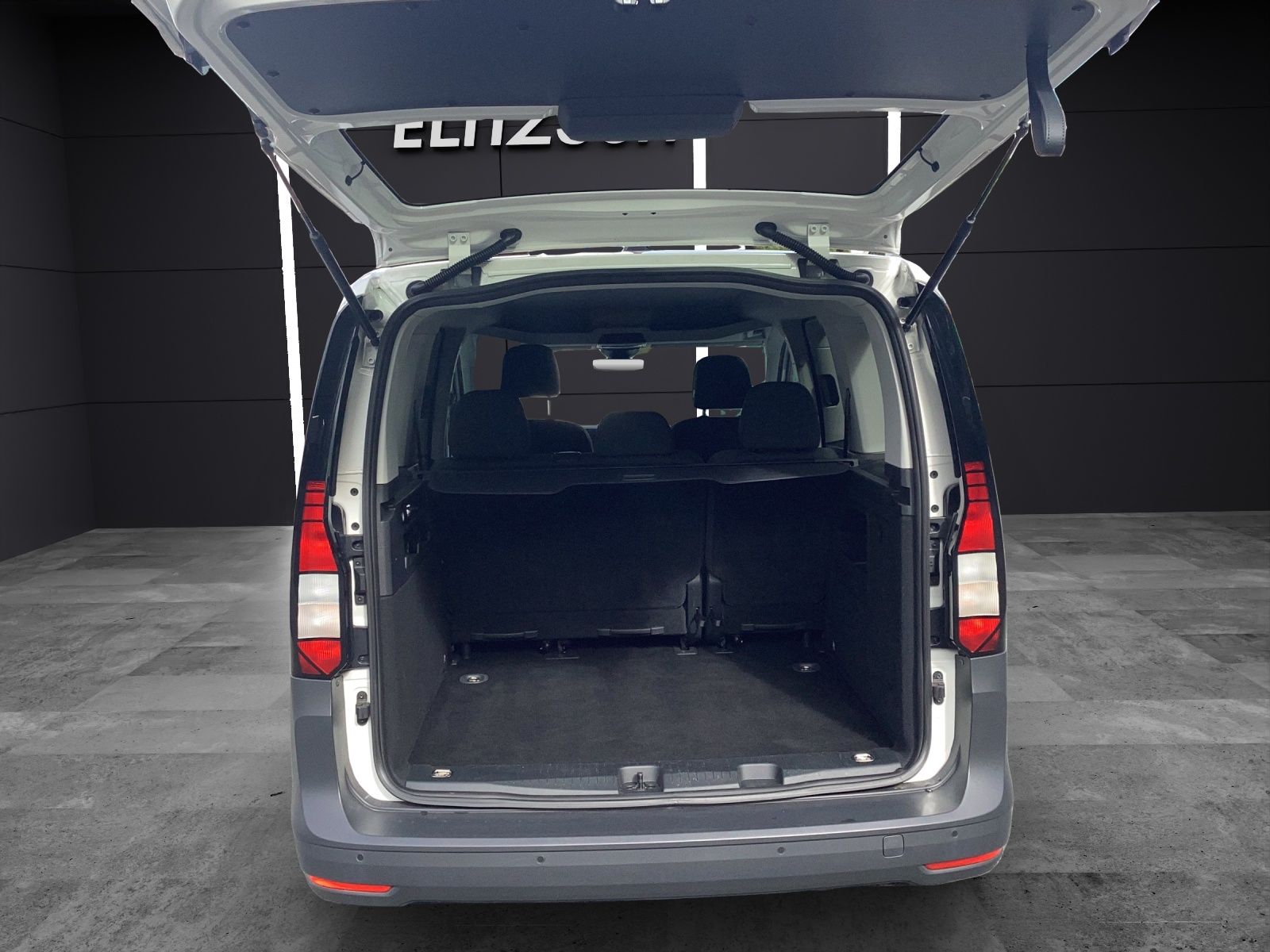 Fahrzeugabbildung Volkswagen Caddy Kombi TSI 5-Sitze DSG NAVI RÜCK MFL