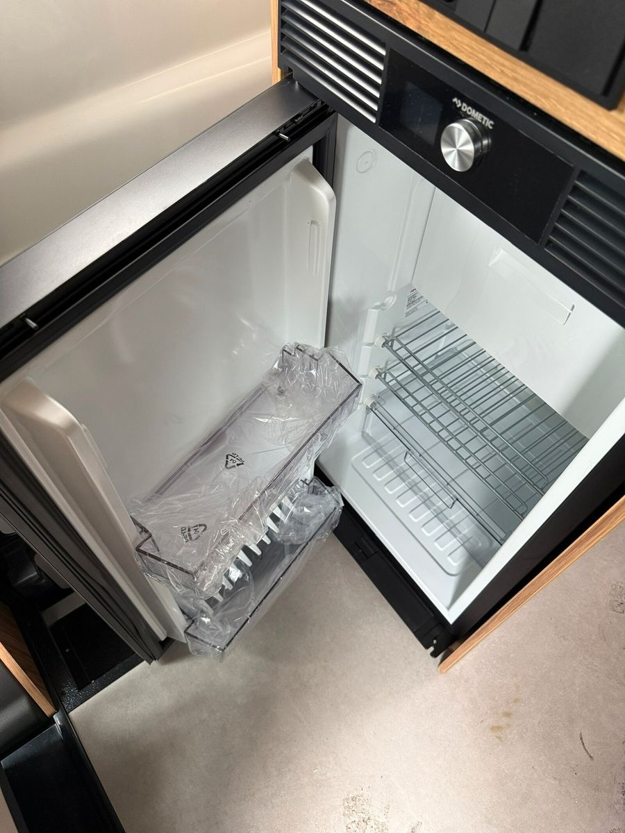 Fahrzeugabbildung Karmann Dexter 4x4 DE 570 AW Klima, RFK, El. Trittstufe