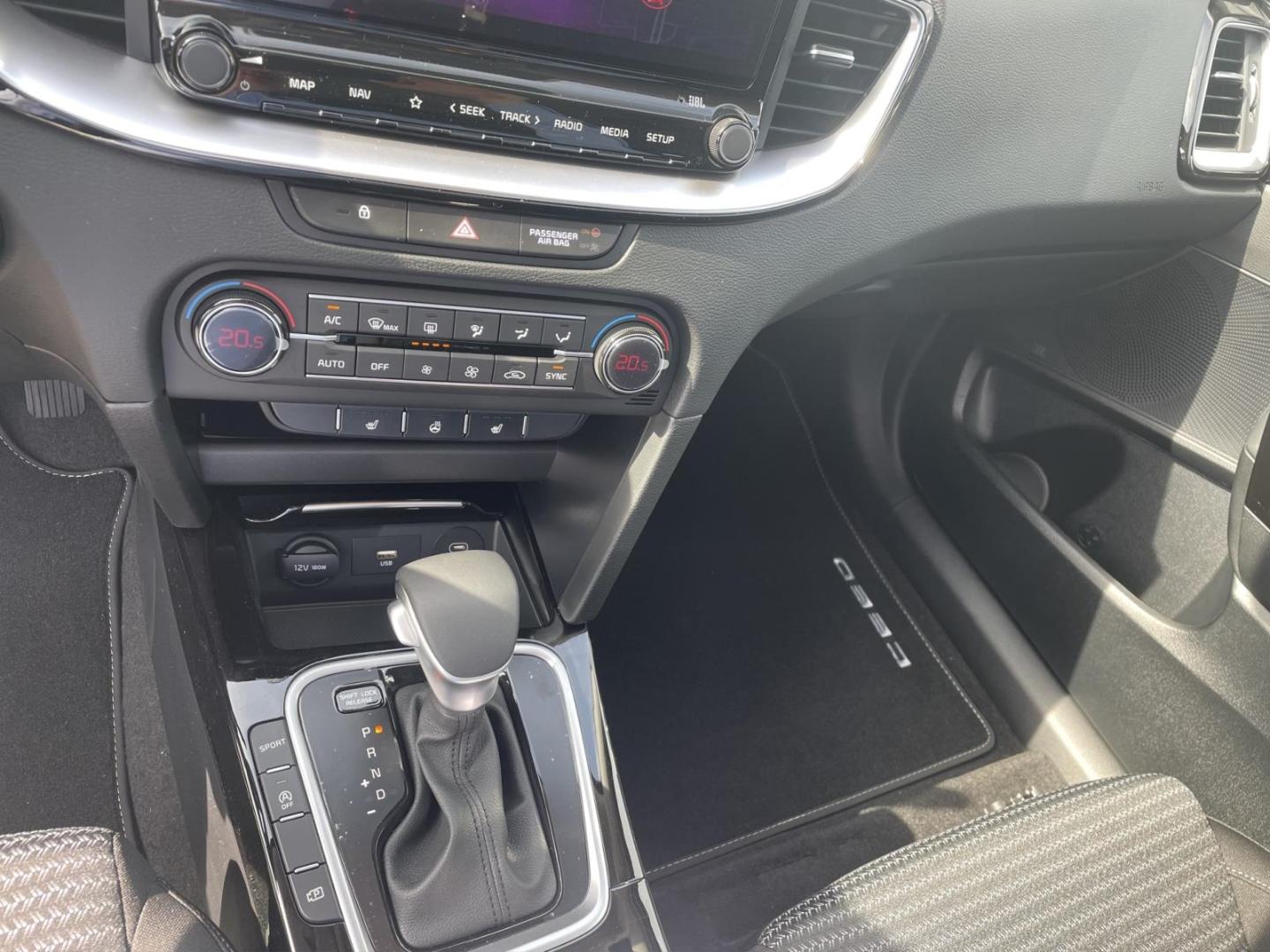 Kia Ceed_sw Spirit 1.5 VerkehrszeichenERK Tempomat
