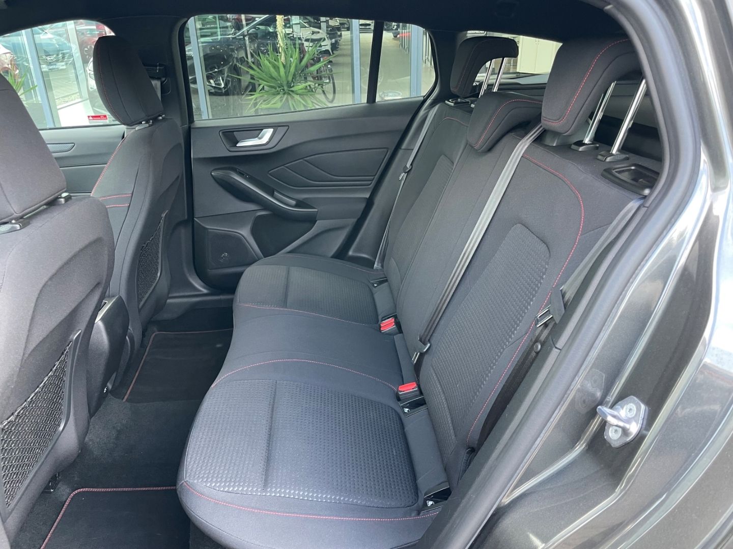 Fahrzeugabbildung Ford Focus ST-Line Kamera LED Abstandstemp Navi