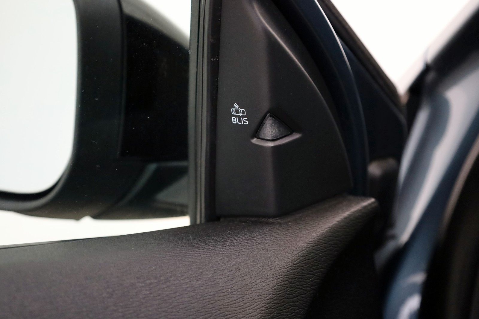 Fahrzeugabbildung Volvo V40 CrossCountry Kinetic AWD Navi,Panorama,Bliss