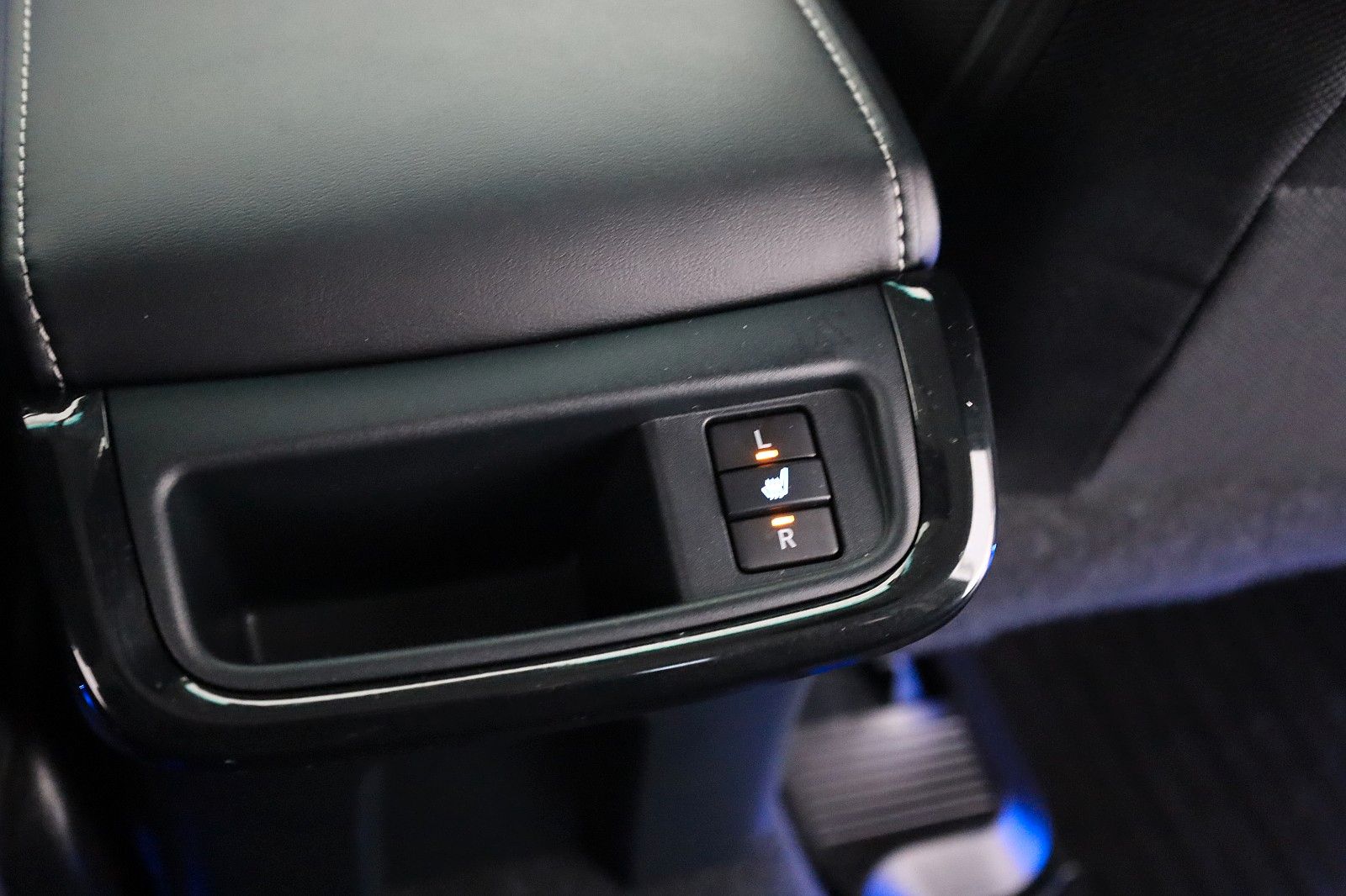 Fahrzeugabbildung Toyota Hilux 2.8 Executive,Navi,LED,Rollo,Rollbügel,AHK