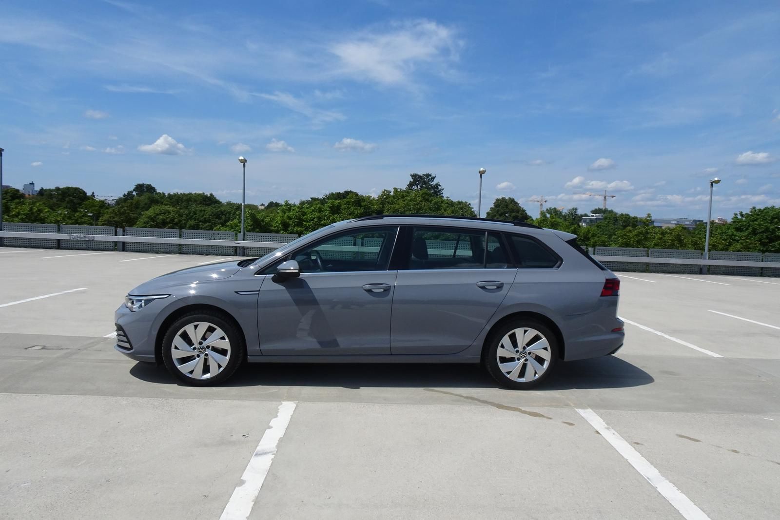 Fahrzeugabbildung Volkswagen Golf Var. STYLE 1.5l eTSI 96kW DSG LED Navi