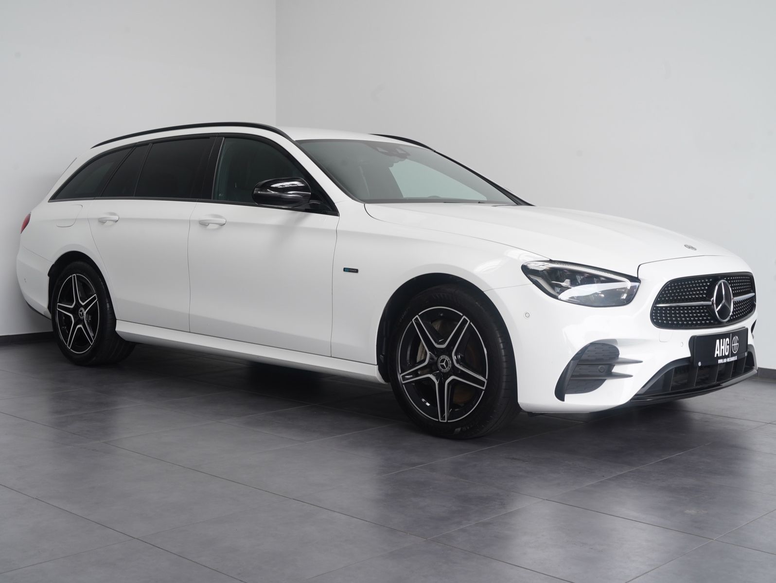 Fahrzeugabbildung Mercedes-Benz E 300 de T 4Matic AMG Line DISTRONIC/BURMESTER