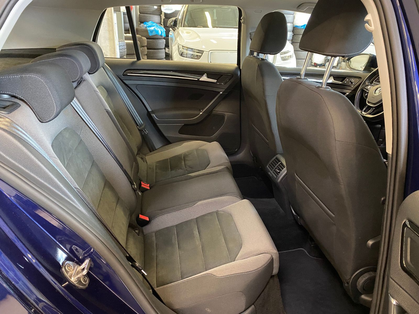 Fahrzeugabbildung Volkswagen Golf VII Lim. Highline DSG ACC Navi Pano Kam LED