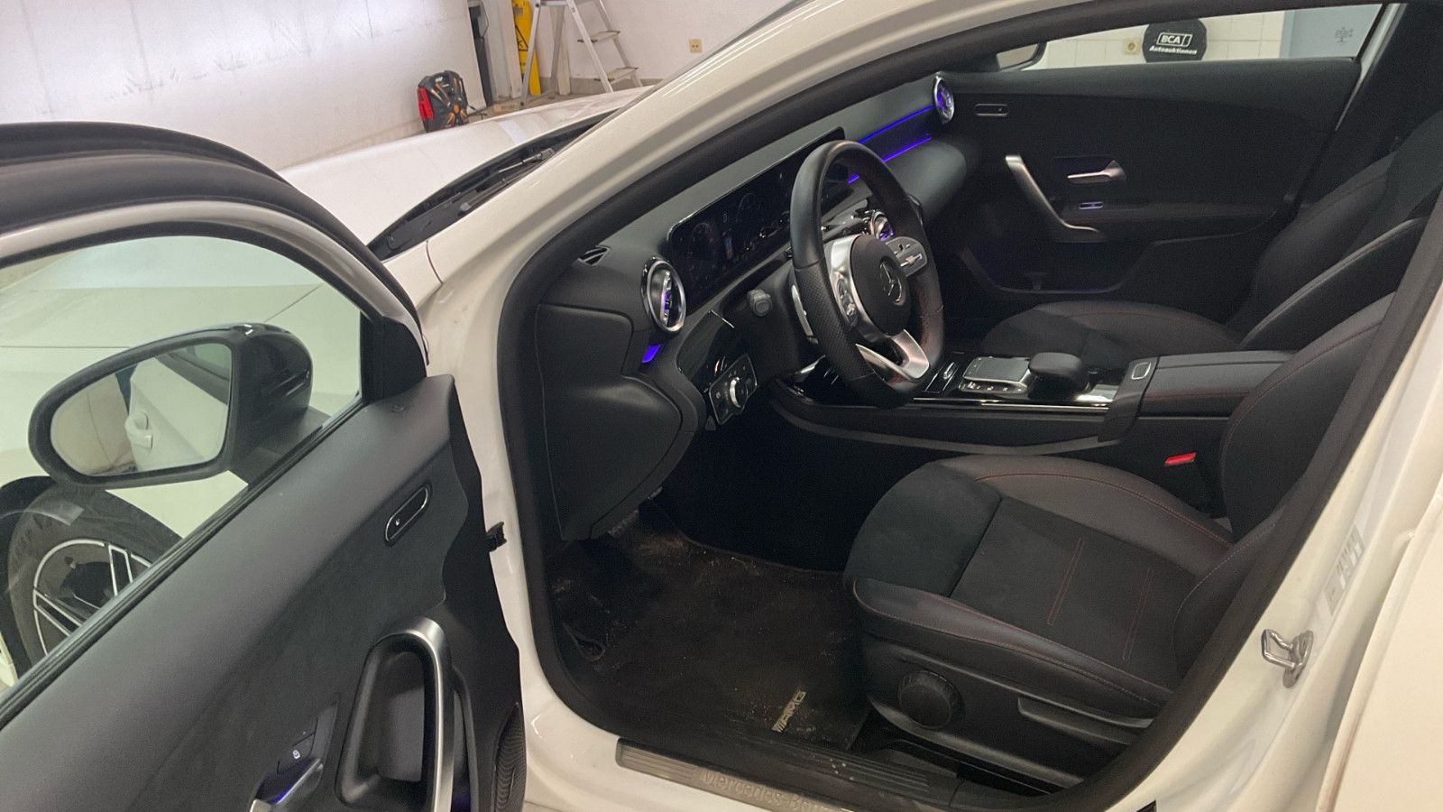 Fahrzeugabbildung Mercedes-Benz A 200 AMG-Line Pano Night Tempomat Kamera Ambi.