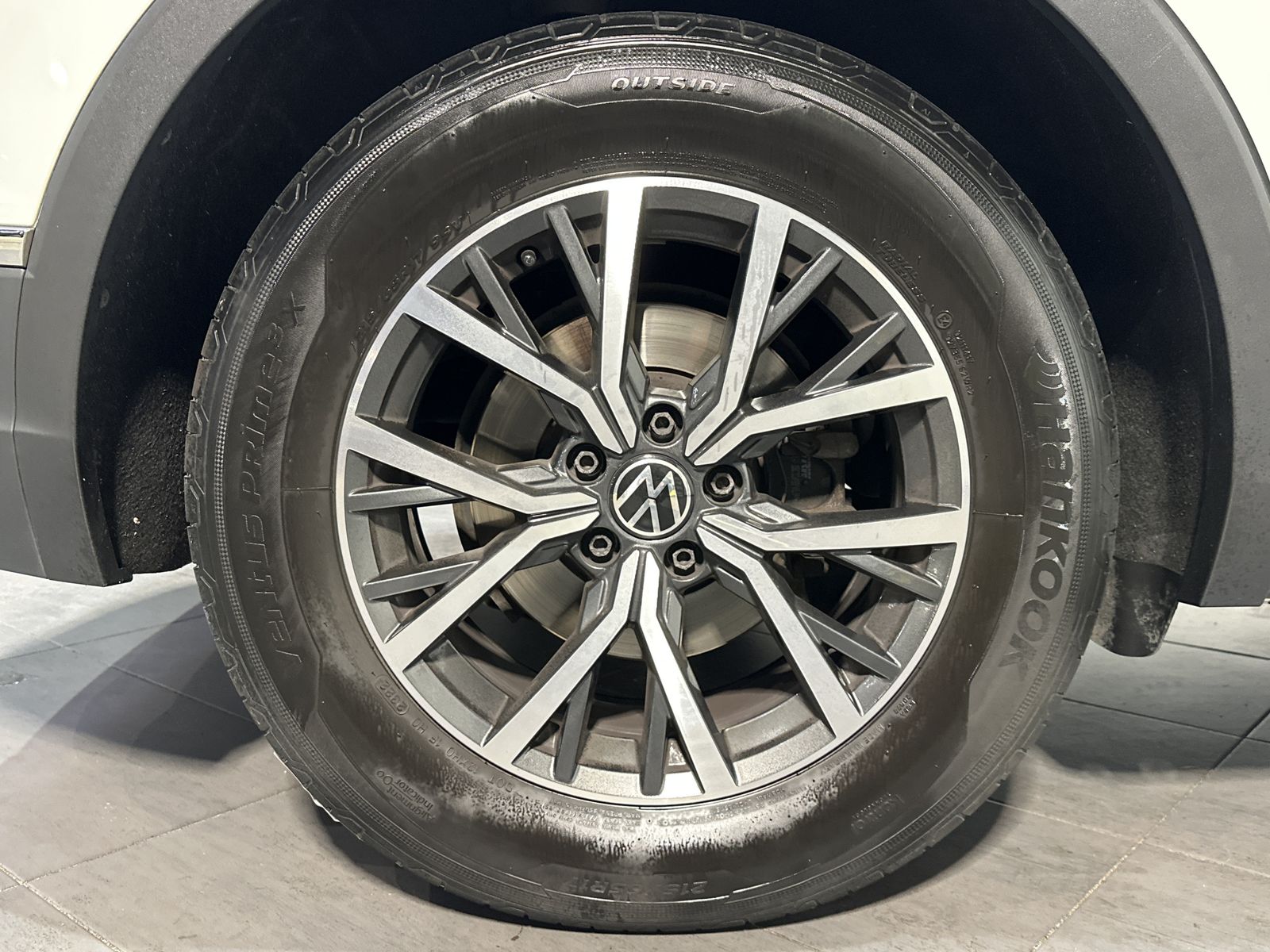 Fahrzeugabbildung Volkswagen Tiguan 2.0 TDI DSG Life NAV+LED+AHK+PANO+17ZO+PP