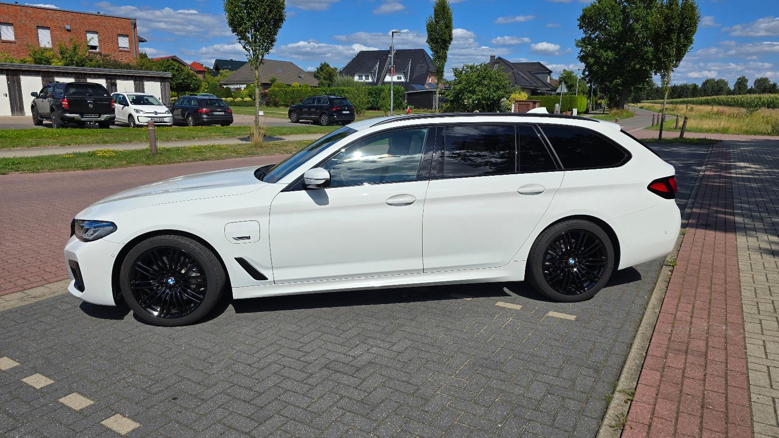 BMW 530e Touring M Sport, Ahk, Head-Up, 360°-Kamera