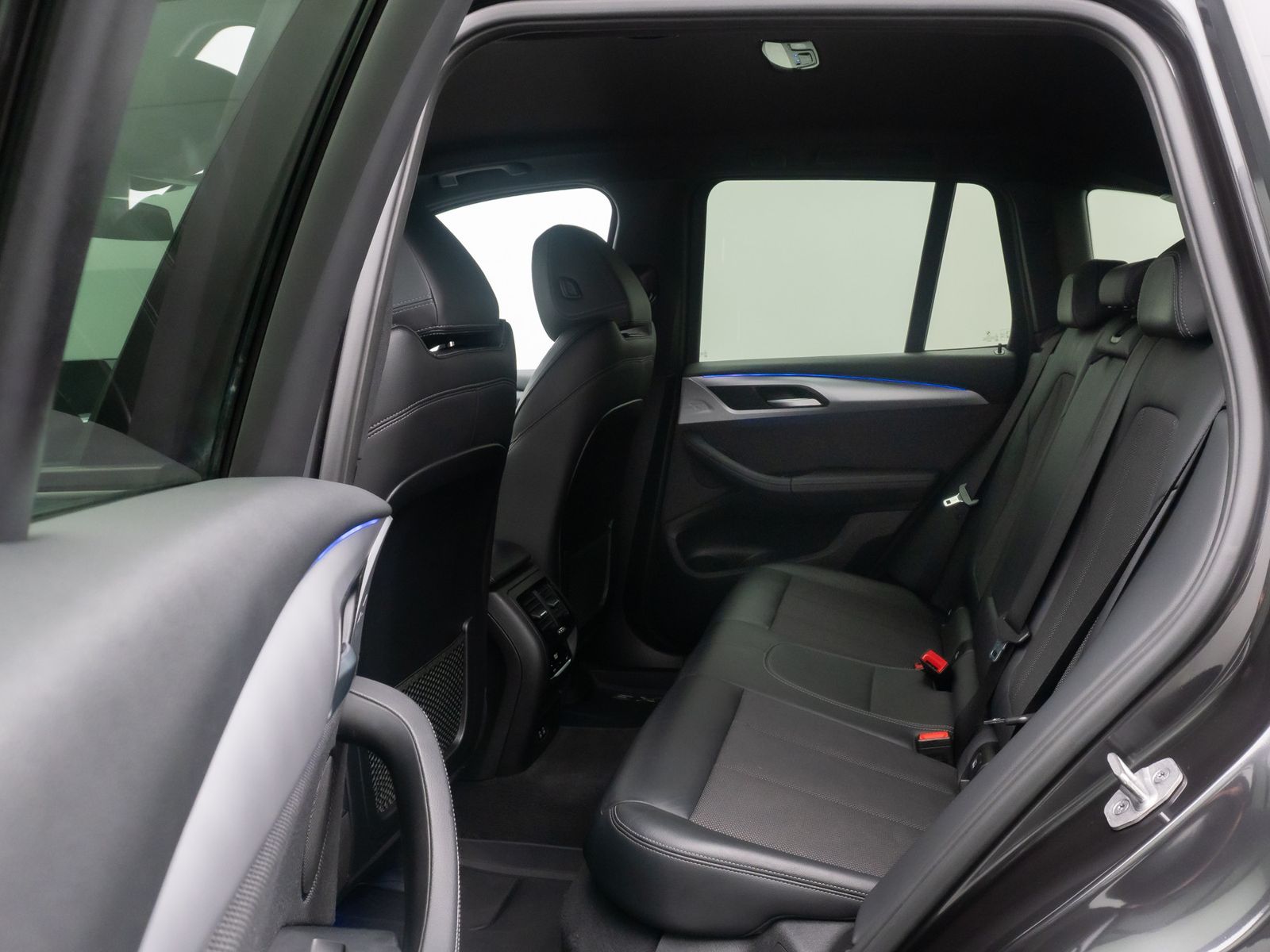 Fahrzeugabbildung BMW X3 xD20d Kamera HUD HiFi AHK Komfort Sport 19"