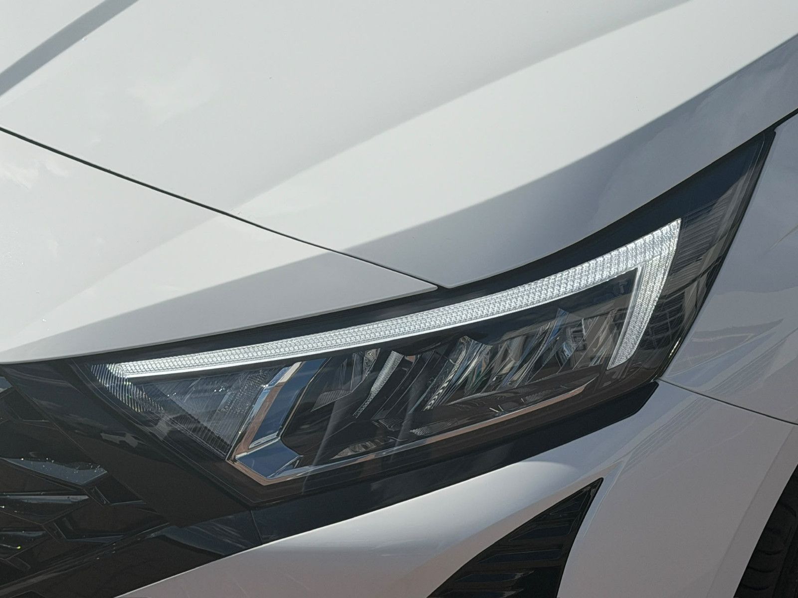 Fahrzeugabbildung Hyundai i20 1.0 T-GDI Blackline *Navi*RFKamera*LED*BOSE*