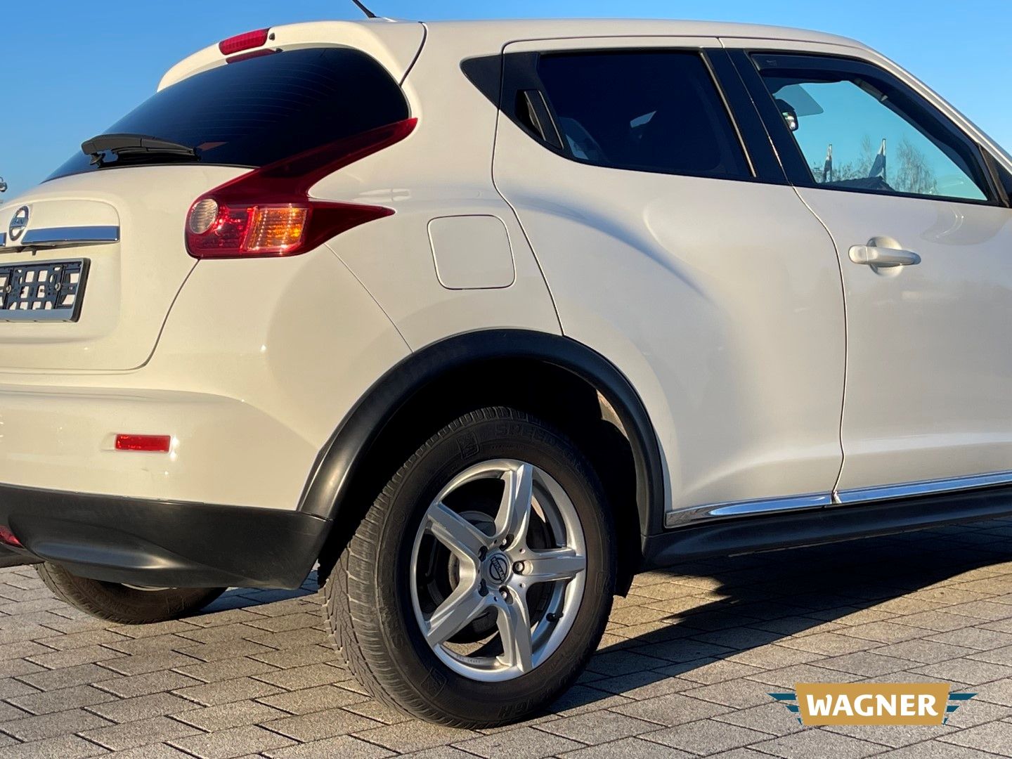 Fahrzeugabbildung Nissan Juke Acenta Rückfahrkamera leichter Frontschaden