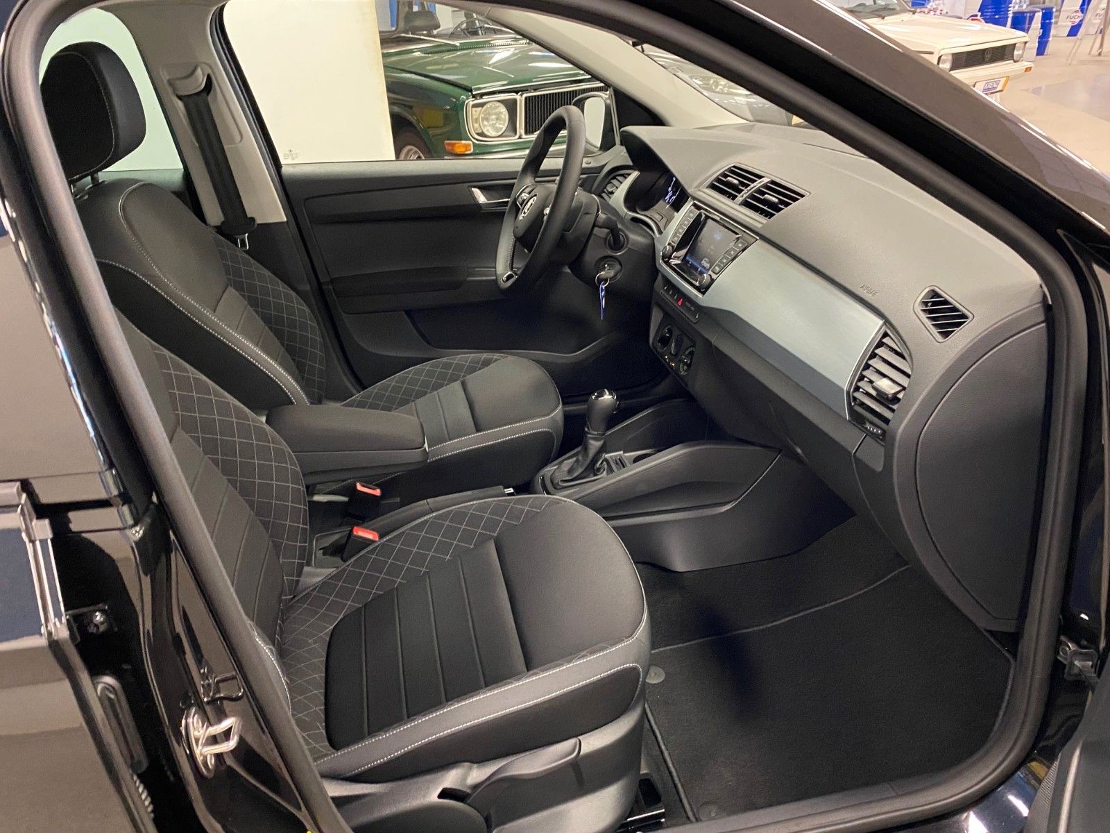 Fahrzeugabbildung SKODA Fabia 1.0l TSI DSG AMBITION COMBI++NAVI+PDC+ALU+