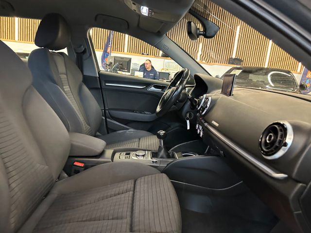 MYAUTOCENTER – Gebraucht- und Jahreswagen mit Werkstattservice in Pfaffenhofen Audi A3 Sportback sport *1. Hand*Klima*Navi*Xenon*BT*