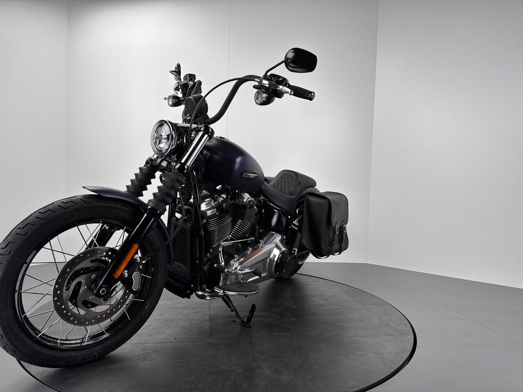 Fahrzeugabbildung Harley-Davidson STREET BOB *NEUWERTIG *ANSCHLUSSGARANTIE 06/29